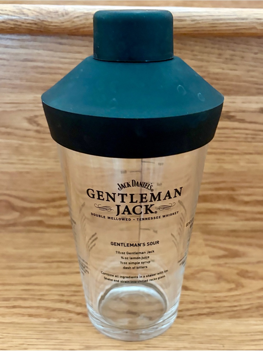 Jack Daniel’s Gentleman Jack shaker cocktail glass with black lid